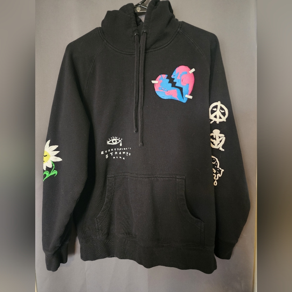 G Easy Merch, Men's sz Medium Black G Easy "Everything is strange here " Hoodie - Picture 1 of 8
